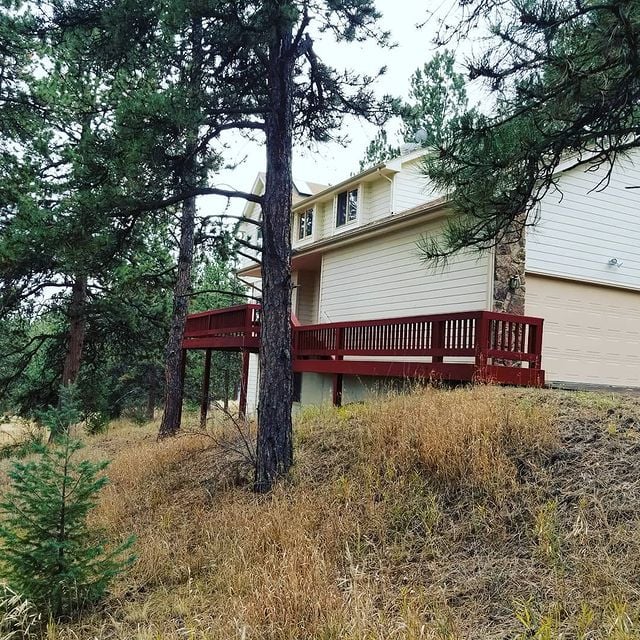 A super-looking deck using Sherwin Williams Super Deck. #sherwinwilliams