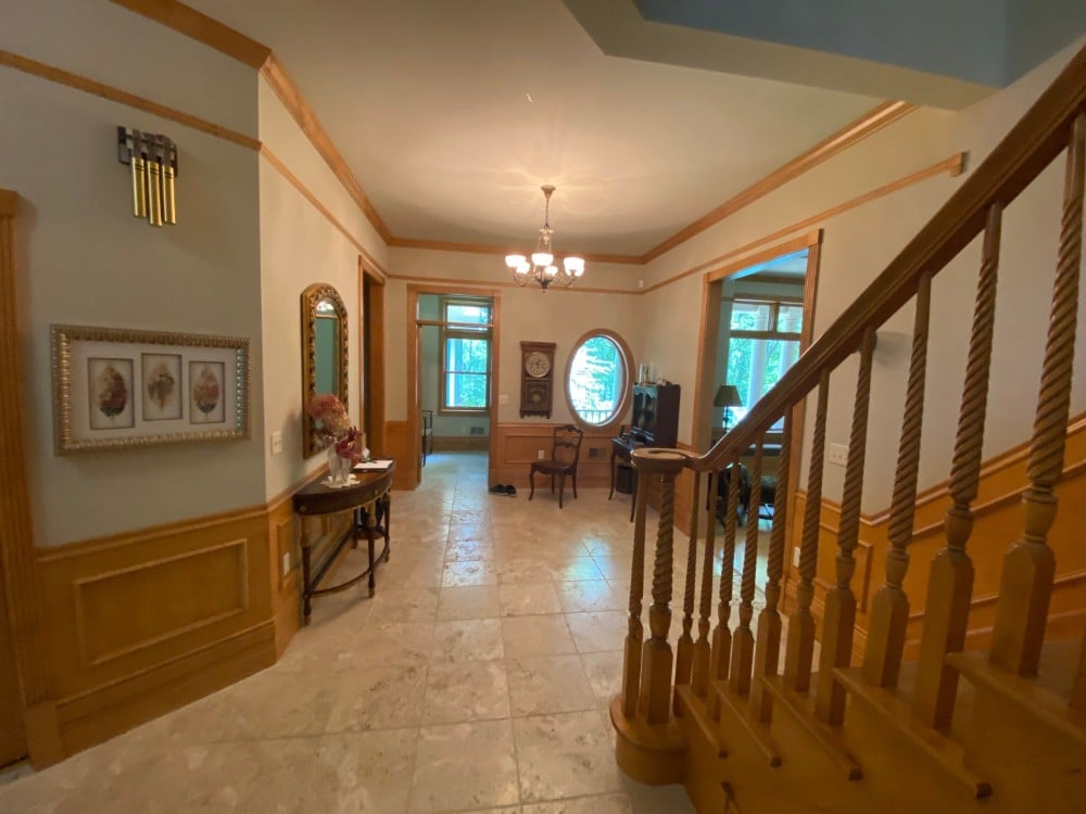Beautiful foyer in SW Natural Linen