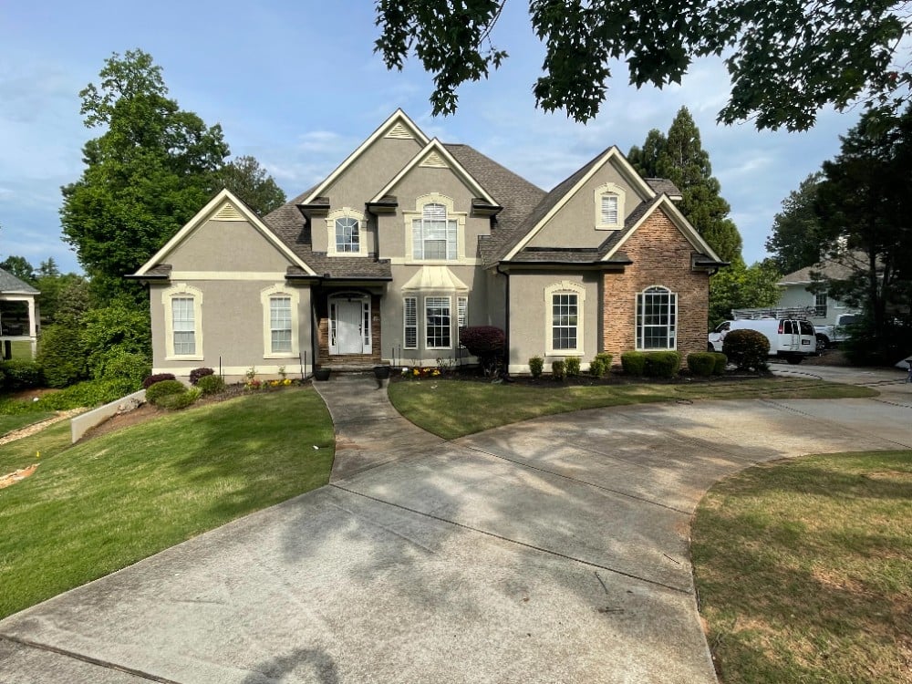 Brick/Stucco Exterior