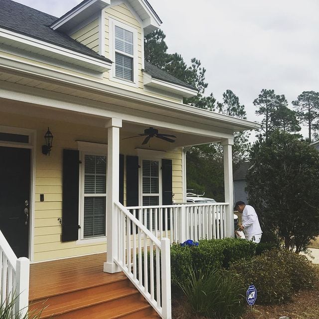 Finishing up on this gorgeous day!! #fivestarpainting #fivestarsavannah #fivestarsav #paint #sherwinwilliams #resilience #paintlife
