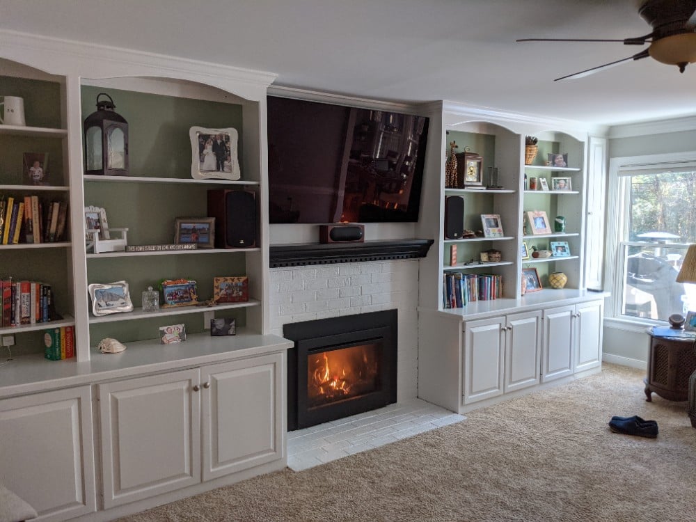 Living Room- Built-Ins, Fireplace, Black Mantle