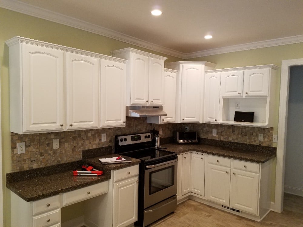 SW White Cabinets We services Raleigh, Durham, Chapel Hill, Wake Forest, Brier Creek, Hillsbourough, Pittsboro, Rolesville with Sherwin Williams, Ben Moore paints for Interior, Exterior, Cabinets, Decks, & Commerical