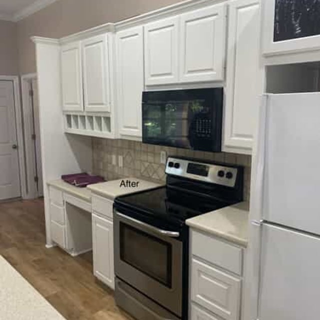 White kitchen cabinets